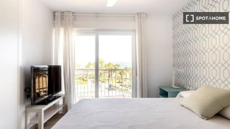 2 room luxury Flat for rent in Alicante, Valencia - Photo 2
