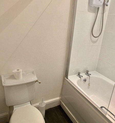 3 bedroom flat to rent - Photo 2