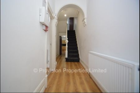 6 Bedroom Houses, Hyde Park, 6 Bed Properties - Photo 3