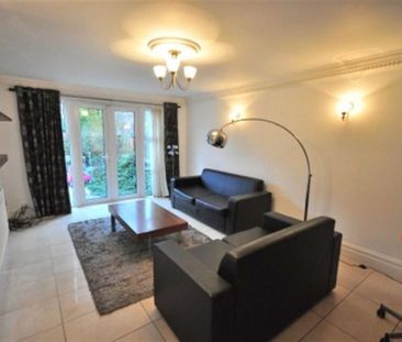 6 bedroom semi-detached house to rent - Photo 1