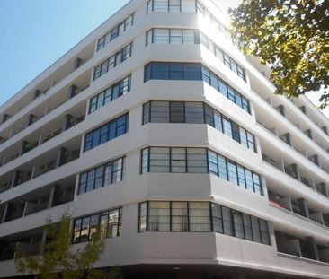 Sophisticated and Stylish One Bedroom Apartment - Photo 3