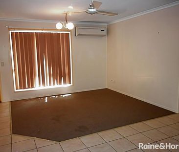 LOW SET FULLY FENCED FAMILY BRICK HOME - Photo 2