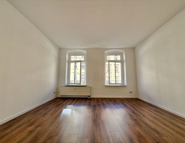 Chemnitz• Bernsdorf • 2 Zimmer • mit Balkon • Tageslichtbad • Stellplatz • schnell sein! - Photo 1