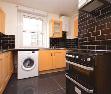 1 bedroom in a flat share to rent - Photo 2