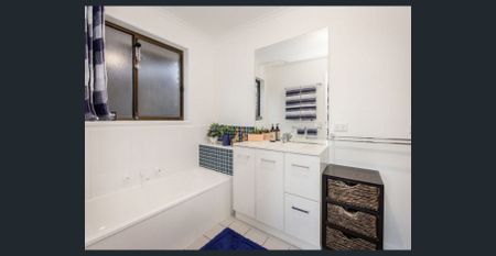 Neat, Modern & Conveniently Located - Photo 2