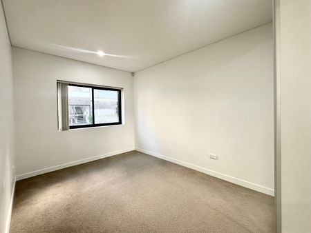 Spacious and Modern Apartment in a Prime Yagoona Location - Photo 4