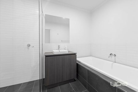 3 BEDROOM TOWNHOUSE! - Photo 4