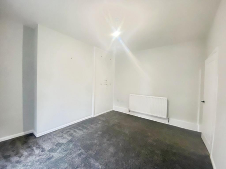 1 bedroom semi-detached house to rent - Photo 4