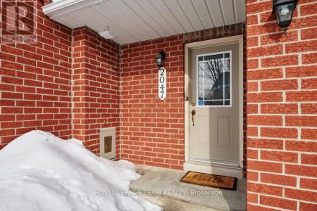 2047 DUNOLLIE CRESCENT - Photo 5