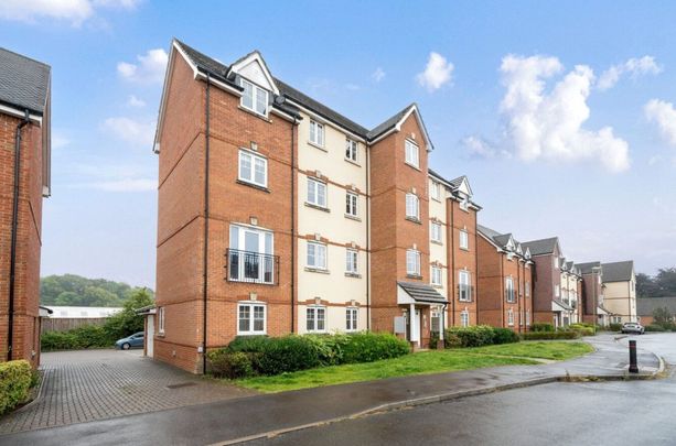 2 Bedroom Flat / Apartment - Garstons Way, Holybourne - Photo 1