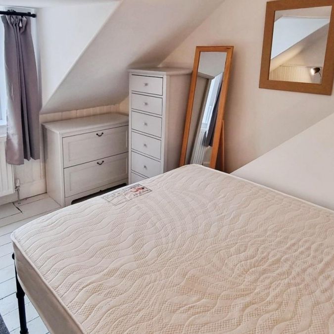 6 bedroom House To Let - Photo 1