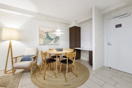 Modern furnished Mooloolaba Apartment with Panoramic Hinterland Views - Photo 3