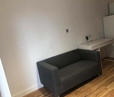 Studio to rent - Photo 2