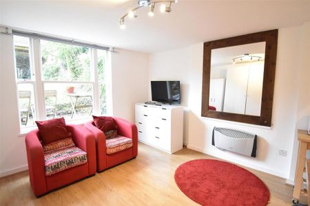 Studio to rent - Photo 2