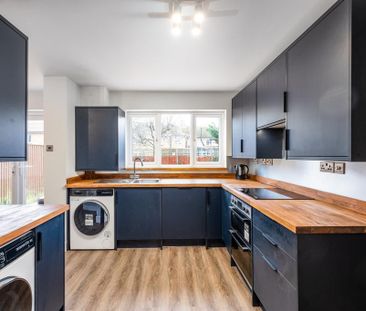 1 bedroom in a house share to rent - Photo 2