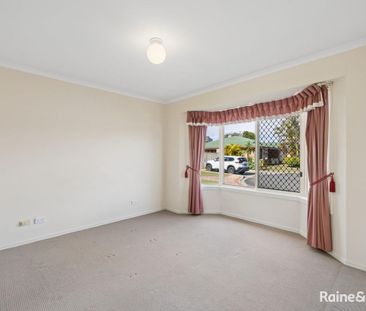 Neat & Tidy 3 Bedroom Home with Air-Con - Walk to Shops.... - Photo 4