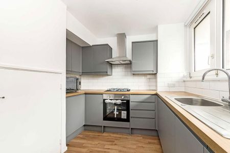 3 bedroom flat to rent - Photo 4