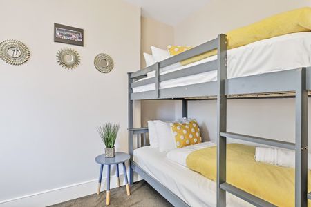 3 Bed Flat, East Street, BN1 - Photo 4