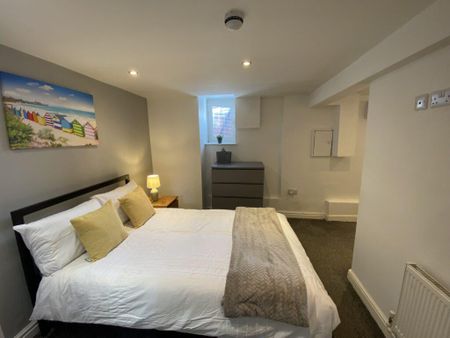 4 bedroom terraced house to rent - Photo 4