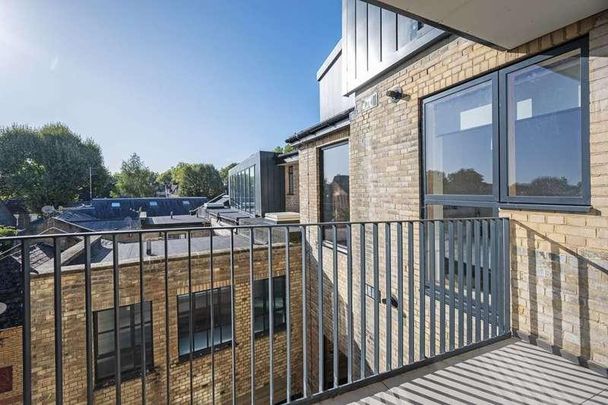 Mile End Road, Tower Hamlets, E1 - Photo 1