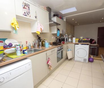 6 bedroom house to rent - Photo 2