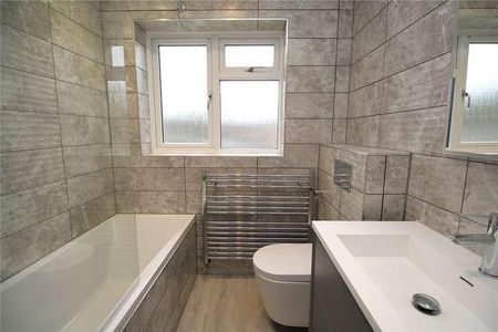 Mill Chase Road, Bordon, Hampshire, GU35 - Photo 2