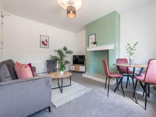 1 bedroom in a house share to rent - Photo 1