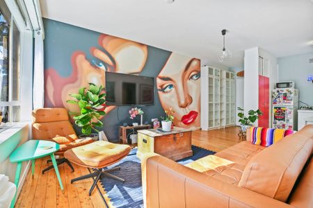 Fully Furnished, Tastefully Styled, Quaint And Evocative, Unparalleled One Bedroom Oasis In The Heart Of Dulwich Hill - Photo 2