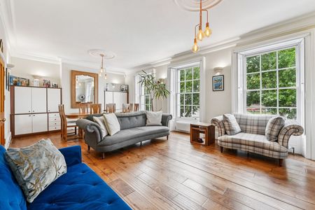 Palace Gate - Photo 3