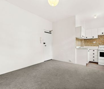 GREAT LOCATION! - Photo 5