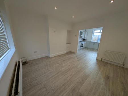 2 bedroom terraced house to rent - Photo 2