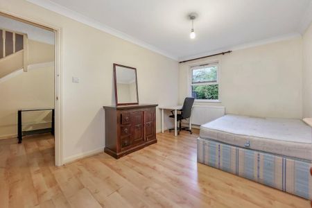 4 bedroom terraced house to rent - Photo 5