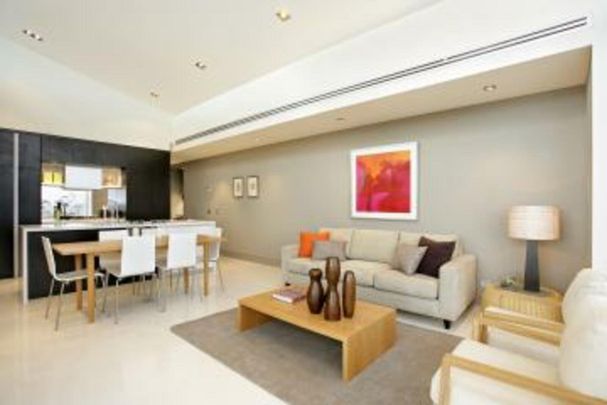 MODERN 2 BEDROOM APARTMENT WITH BAYVIEWS - Photo 1
