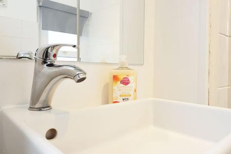 Connaught Road - Photo 2