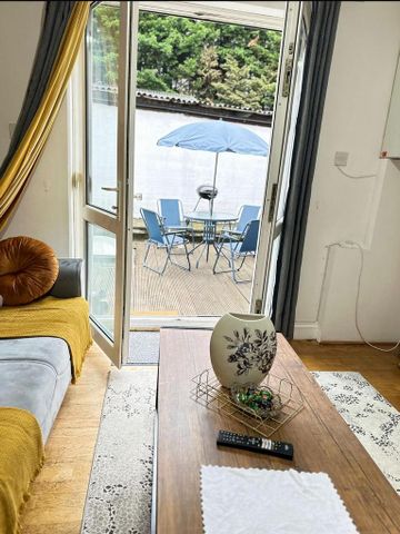 1 bedroom in a house share to rent - Photo 4