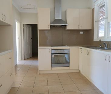 Spacious 4-Bedroom Home with Ample Parking. - Photo 3