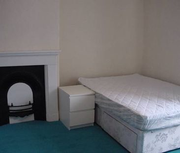 Large 6 Bedroom Student House Gilesgate Durham - Photo 3