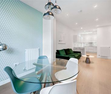 Welcome to this beautifully presented three-bedroom townhouse, idea... - Photo 2