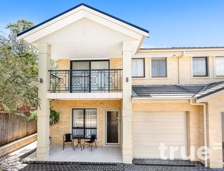 LUXURY LIVING IN BLUE RIBBON LOCATION - Photo 2