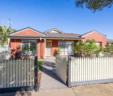 Great Unit in Prime Location! - Photo 4