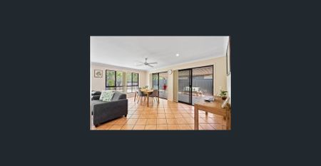 Family Home in the Heart of Elanora - Photo 3