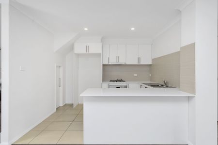 2/110 Henderson Road, Queanbeyan - Photo 2