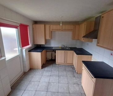 2 bedroom end of terrace house to rent - Photo 3