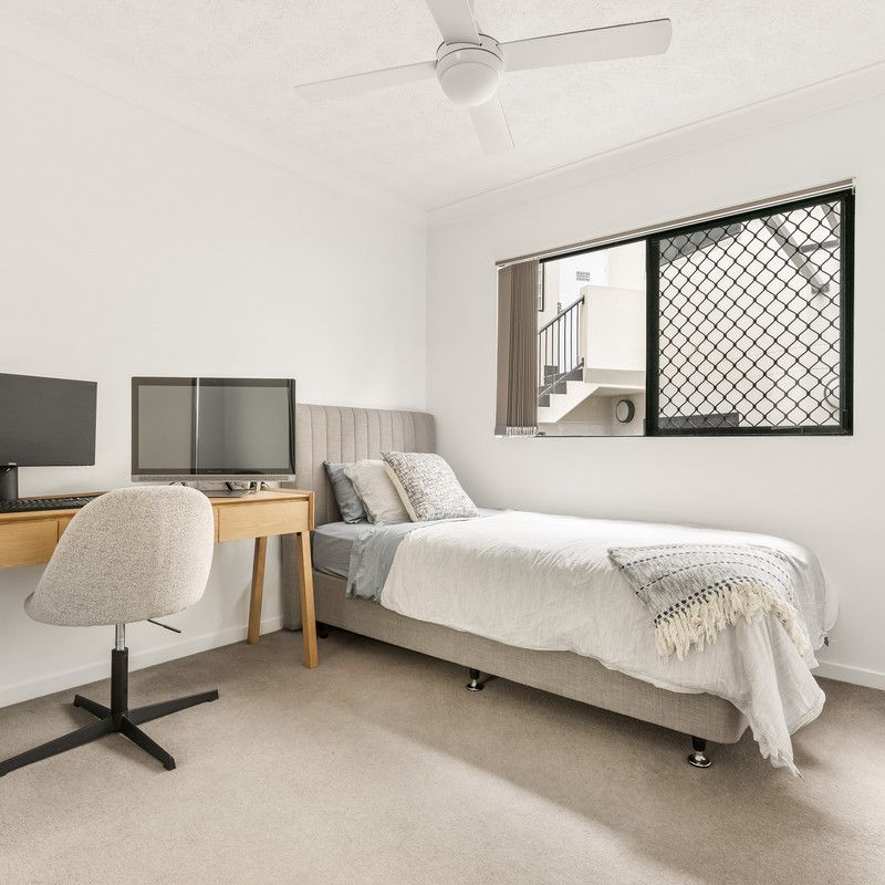 Spacious & Modern Inner-City Apartment in Prime Stafford Location - Photo 1