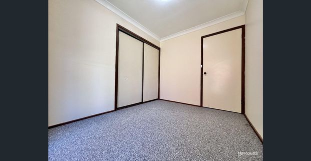 LOVELY SPACIOUS AND CONVENIENT 3 BR VILLA WITH GARAGE FOR RENT. AVAILABLE NOW... - Photo 1