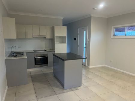 Cozy 2-Bedroom Granny Flat for Rent in Ruse - Photo 3