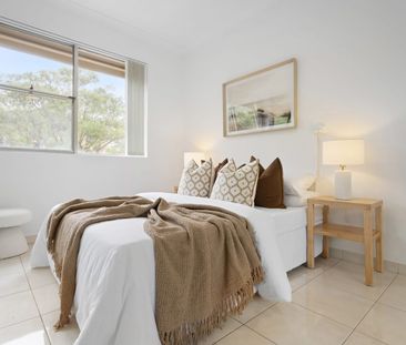 Turnkey apartment with walk-to-everything convenience - Photo 4