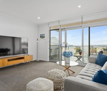 Stylish Living in the Heart of Como - Photo 1