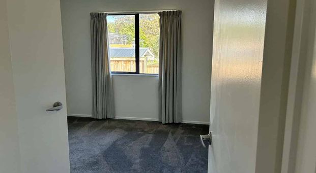 2-Bedroom Home in Titirangi - Photo 1