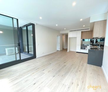 Modern & Stylish 1-Bedroom Apartment Plus Study! - Photo 1